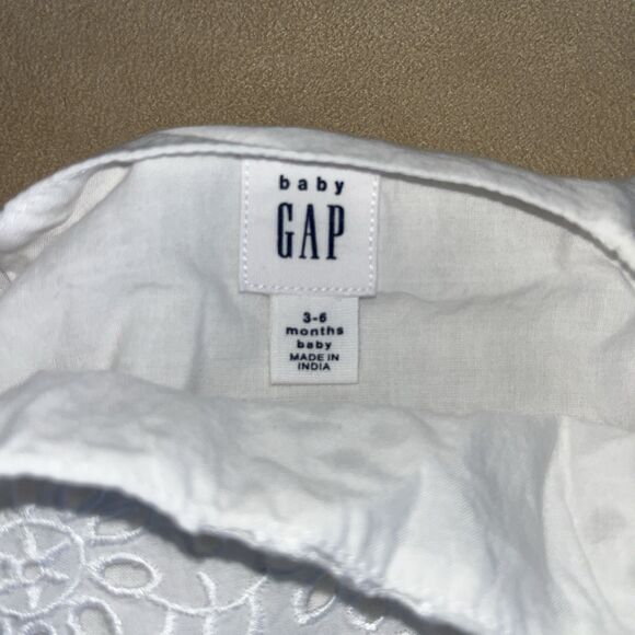 Gap Baby Girl 4 Piece Lot 3-6, 6-12, 12-18 Months Eyelet Dress, Tees, Sweater.‎ - Picture 3 of 16